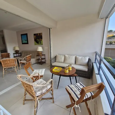 Апартаменты Grand 3 Quartier Pinede Juan